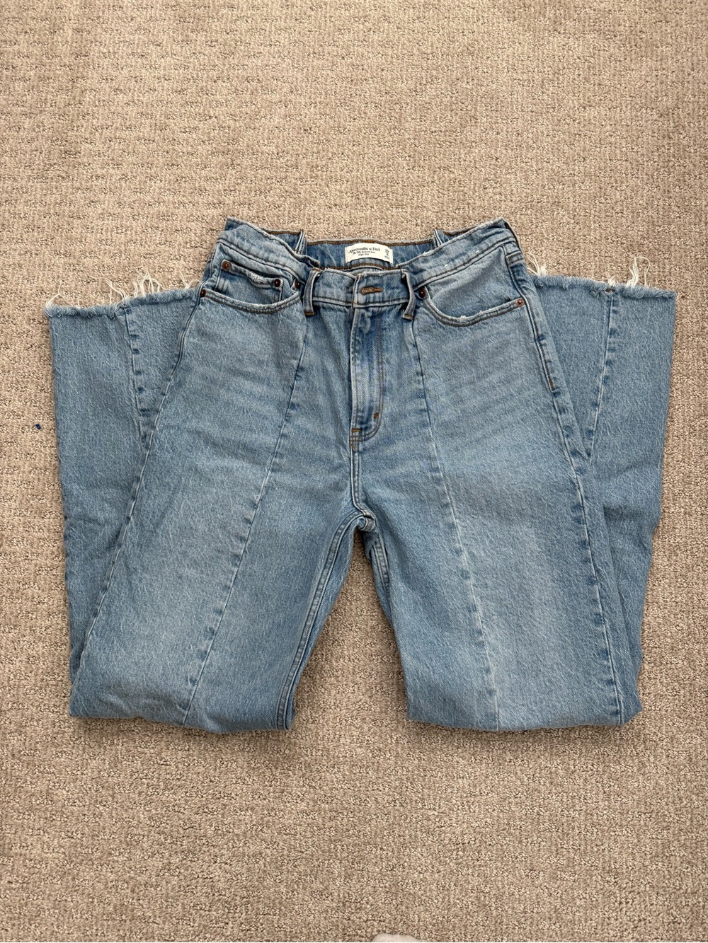 Abercrombie & Fitch 90’s Relaxed High Rise Jeans in Light Blue